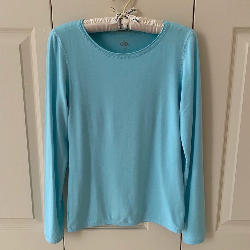 Alo Yoga  Long Sleeve Top